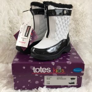 Totes Girls Size 10 Black and White Boots NWT
